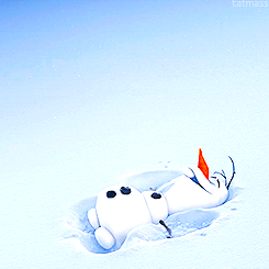 runakvaed:aibaaina:olaf making snowlafsOlaf is my favourite thing in a long time.