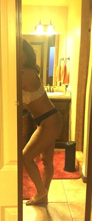 justplayin5162:  Happy Friday Eve👄