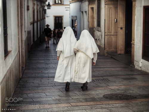 “Las damas en blanco by estemax” ☛ http://bit.ly/1dG7rXS New Editors’ Choice photo