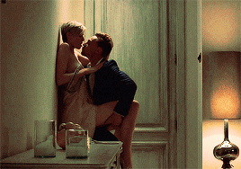 lunachicktv:What murder by Tom Hiddleston looks like…Can I just say I did like Mia’s approach better