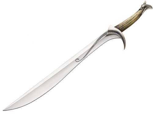clarisalaufeyson:Orcrist, ”la hendedora de trasgos” la espada de Thorin Escudo de Roble:Forjada por 