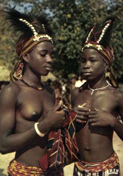 yagazieemezi:  Oudjila dancers. Yaoundé,