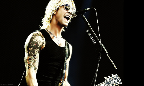 (ﾉ◕ヮ◕)ﾉ*: ･ﾟ✧ Duff’s Biceps Appreciation Post!