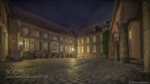 Castle Herten courtyard by happymicha