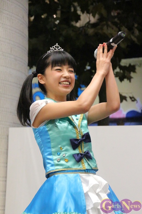 vita-cantabile: (小池美由 新曲「泣き虫Princess」を渋谷の街でお披露目！ | GirlsNewsから)