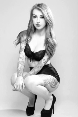 sexgirlsandtattoos:  .