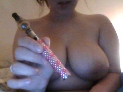 breathinginlifeandbeautypersonal:  Get naked, get high &lt;3 Love my little dry herb vape attachment since I’m without a bowl for now