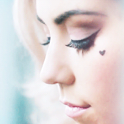 shampains:  got you wrapped around my finger, babeyou can count on me to misbehave
