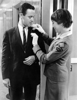 filmloversareverysickpeople:  Jack Lemmon e Shirley MacLaine - “L'appartamento” (The Apartment), 1960 