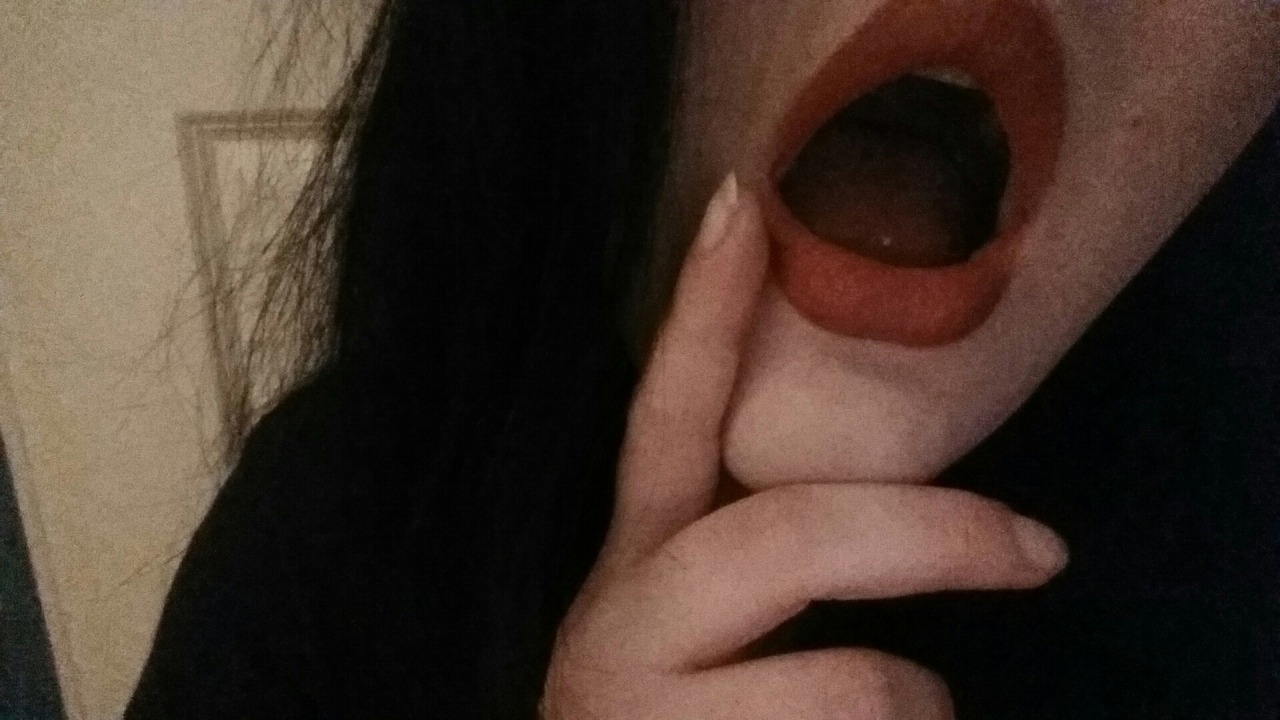 dtorrance00:  booze-n-boobs:my first post ever  Sometimes you dont need nudity to