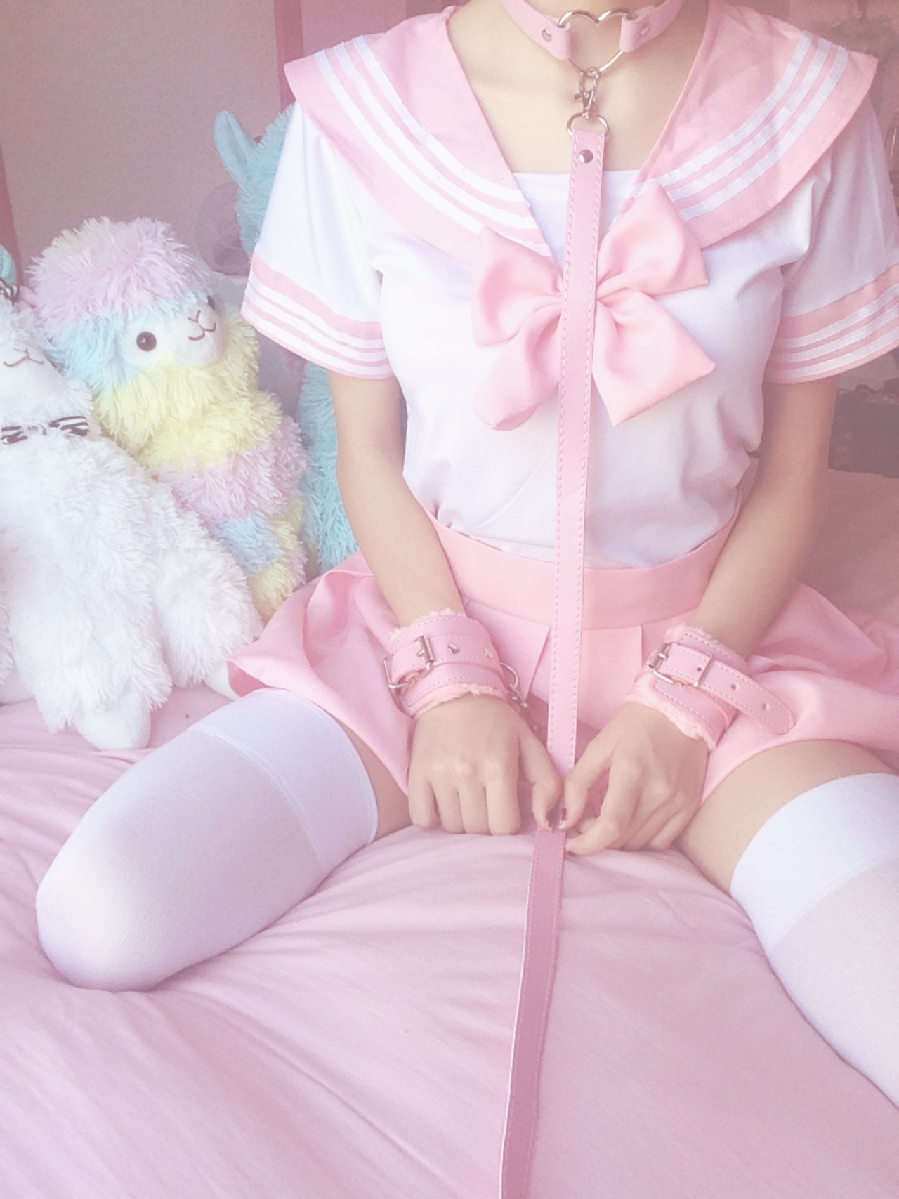 strawberry-kisu:  strawberry-kisu:  Walk the good girl ? ♡ spoil me   Please