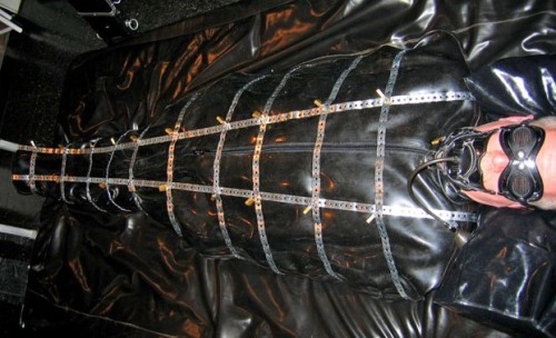 lairtherubeard: maturemenintrouble:As if it was a piece of meat that you put in the oven, this matur