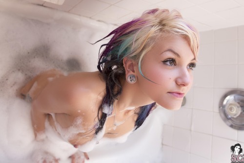 past-her-eyes:   Circa Suicide www.suicidegirls.com/girls/circa For South African SuicideGirls 