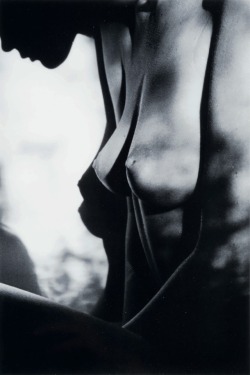 adskikafeteri2:Jeanloup Sieff (1933-2000) - “Profiles” Paris 1989. Nu à l'ombre