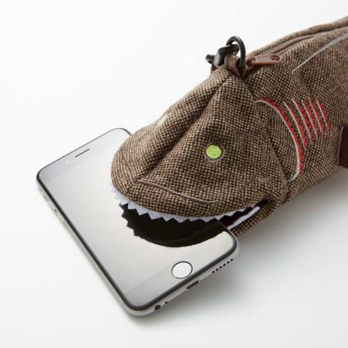 bibidebabideboo:  “YOU＋MORE!　ギョッ！とびっくり　深海魚ポーチ〈極み〉の会|フェリシモ http://www.felissimo.co.jp/youmore/gcd696679/?xid=p_nr_ot_160526_RELEASE …ラブカの再現度高いレプトケファルス、透明標本方面に行きそうな雰囲気”(ゆきまさかずよし(@Kyukimasa)さん