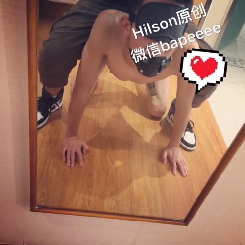 bapeeee1: “屈辱の短髪童顔少年” 不可多得的小奶狗身材  -处男初虐献出 = 精瘦+长腿+腹肌+细腰+无毛嫩屁眼 想看美照就动动手指头 最喜欢的身材由你定义  想被调教就直接加微信发照片 气