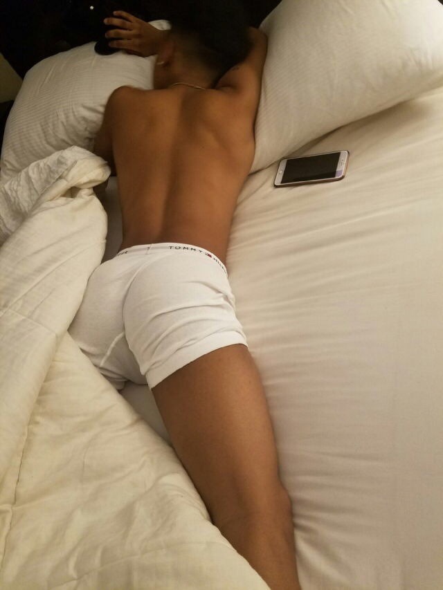 twindahulk:  dabadestblog:  That ass doe😍😋😋😋😛   He knows he wants
