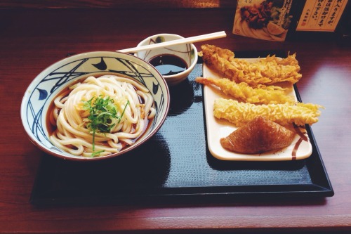 niryopa:  丸亀製麺 Tonight’s dinner.Tempura and udon - a perfect combination.