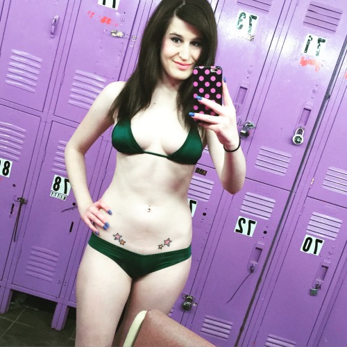 Porn stripper-locker-room:  @TabbyDarling photos