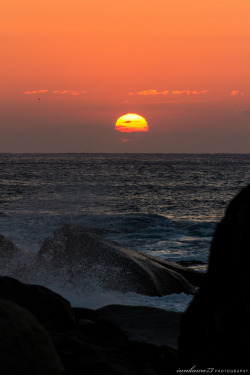 sitoutside:   Sunrise   by  iwakawa73  