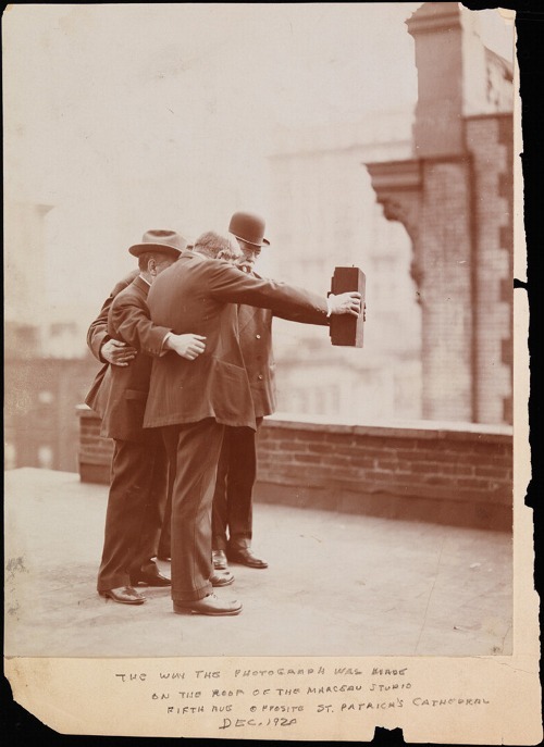 steampunktendencies: Selfie, 1920s style with photographers of the Byron Company getting together fo