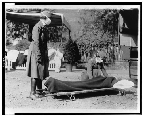 Demonstration at the Red Cross Emergency Ambulance Station (Washington, D.C., 1918).