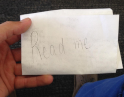 sixpenceee:  Reddit user IMAMenlo found a handwritten note on an empty chair at the San Francisco Airport. It didn’t have anything except “read me” written on the outside.  This is what it says:  I recently left an emotionally abusive relationship.