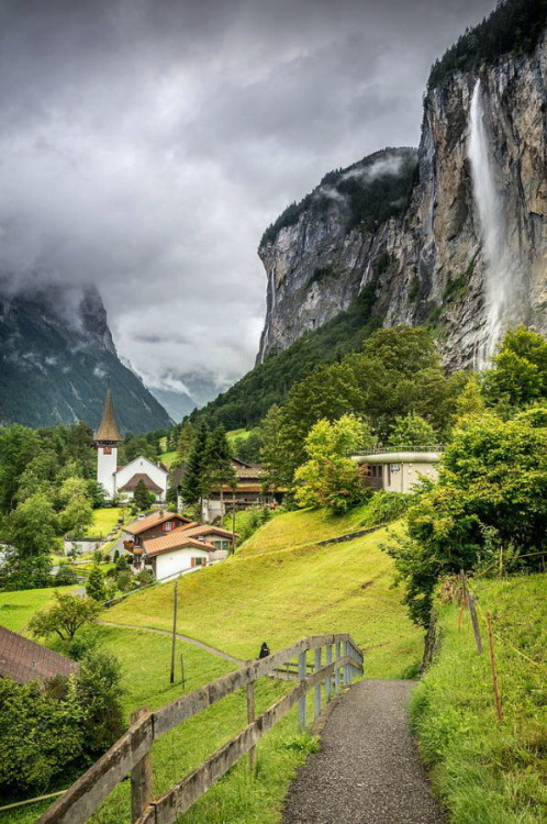 Lauterbrunnen / Switzerland (by Toby Hawkes).