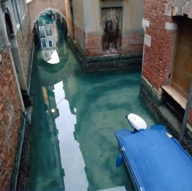 you-are-another-me:Crystal clear water in Venice was seen flowing for the first time due to a drastic decrease in pollution because of the Nationwide Coronavirus quarantine that was enacted in Italy.Never in the last 60 years has water been seen so clear