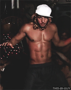 this-bi-guy:  Whoever he is….. I want him.