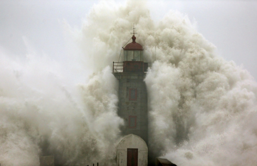 slutqueensupreme: softwaring: A wave crashes into a lighthouse in Porto, Portugal. The photographer 