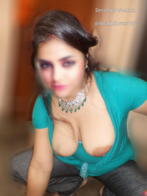 bhabhilover786: DESI Lady Neelam show her big breast Reblog for more Neelam bhabhi i am your fan