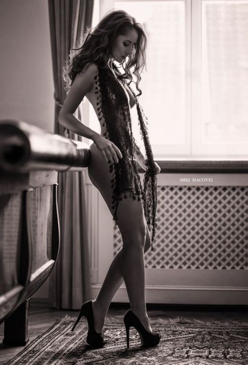 © Miki Macovei