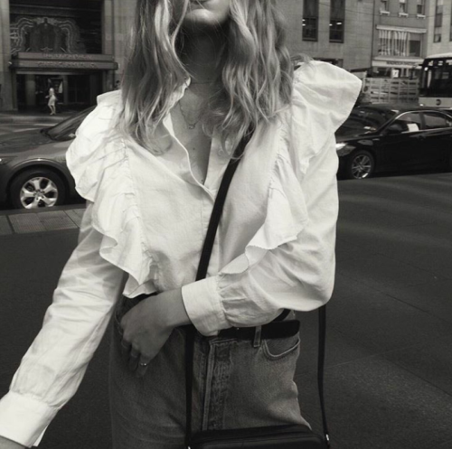 chloaw: mhaybe: flowure: More here  daily reminder : you are beautiful x insta @carmenmisi  Want a p