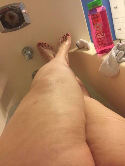 queensizedhoneys: chasitybbw: I have the FATTEST THIGHS and I love it! 3K