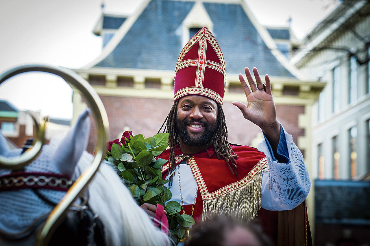 ithelpstodream:  You know the story. Every December jolly St. Nicholas visits the