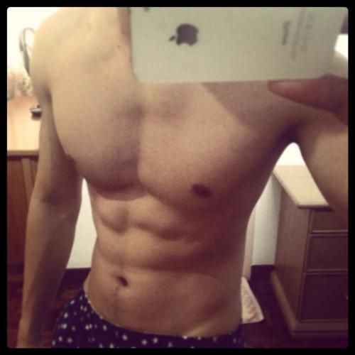 justshootit:  myfuturehusbandeu:  I’d love to come home to him making me dinner half naked. :)  i wo