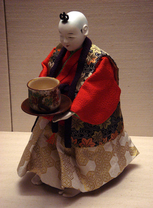 phobs-heh:  Karakuri puppet - are traditional Japanese mechanized puppets or automata, originally made from the 17th century to 19th century. The most common example today of a zashiki karakuri mechanism is a tea-serving robot, which starts moving forward