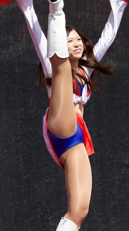 girlfriendsfromasia:girlfriendsfromasia:Japanese cheerleader high kickClick here to see naked Thai g
