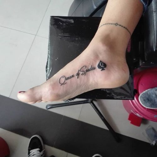 cornoce: Mulher de corno e suas tatoos