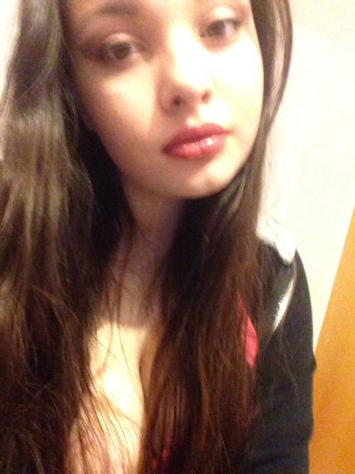 dafuqbruv:Blurry photos and the too much lighting hide the true me