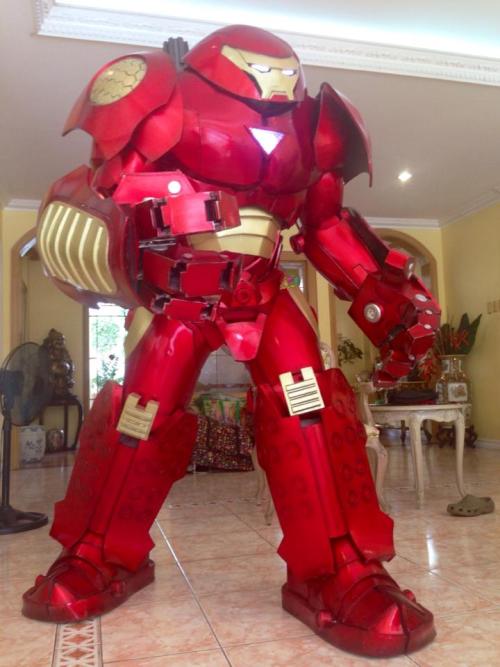 dr-archeville:  cosplay-gamers:  Hulkbuster Cosplay by Pablo Bairan Photography by Tanya Bairan  Cool! 