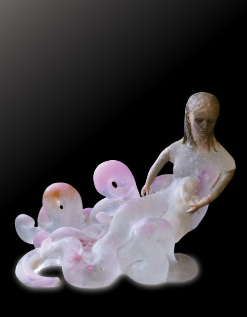 crossconnectmag: Haunting Sculpture by Christina Bothwell Christina Bothwell creates cast glass scul