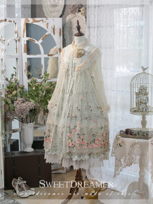 SweetDreamer Nunnally’s Dream scatter floral jumperskirt preorderMy Australia-based Taobao sho