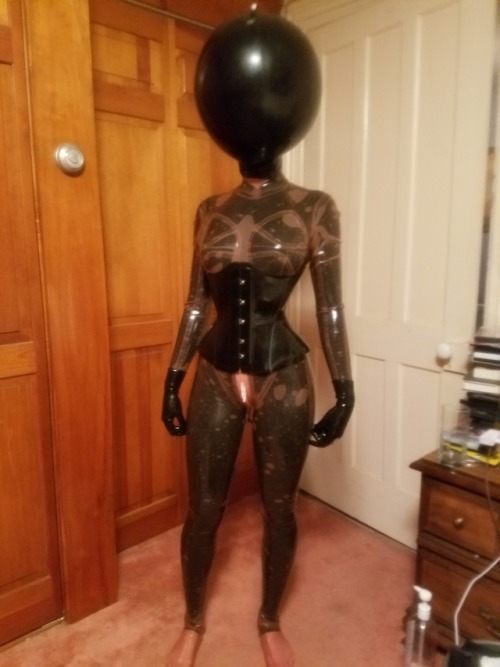 hexthings:no choice but to surrender to the rubber…