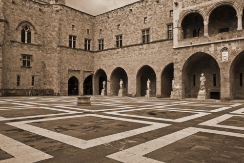 marcel-and-his-world:Ancient? Uralt?Inner yard of the Grand Master‘s Palace, Rhodes 2017.