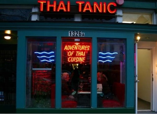 mexicoofficial:  wander-to-the-stars-above:  karenhurley:  Funny and creative restaurant names   funny? these are genius  FRYING NEMO 