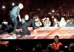  Liam and Harry doing the worm, plus Niall. (x)   