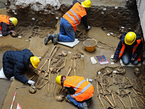 strangeremains:Ancient mass grave unearthed at Italian gallery thought to contain dozens of plague