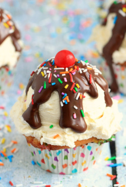 verticalfood:  Ice Cream Sundae Cupcakes